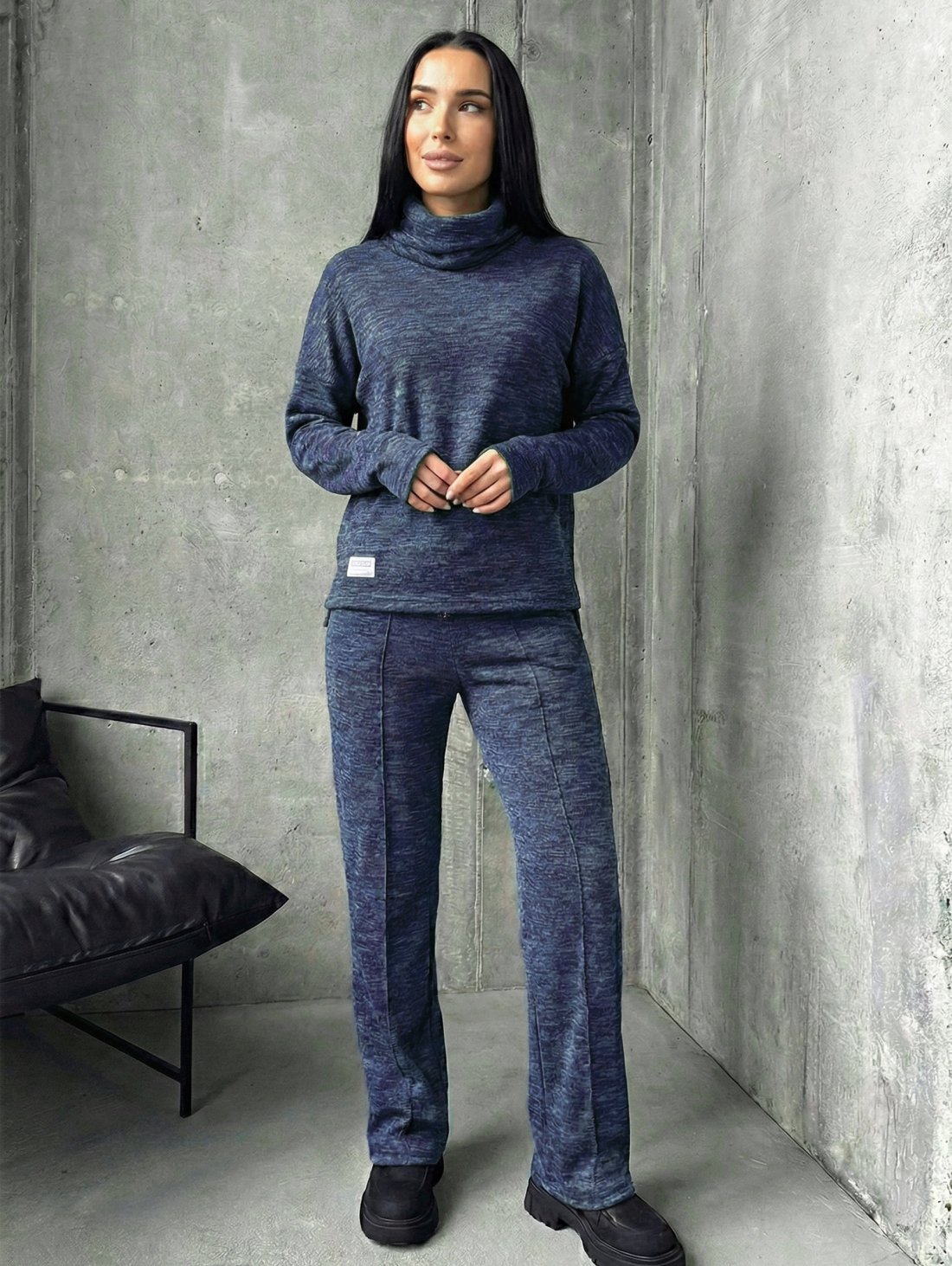 Жіночий костюм з м’яким начісом і благородним блиском INNOE 210366-4 Темно-синій