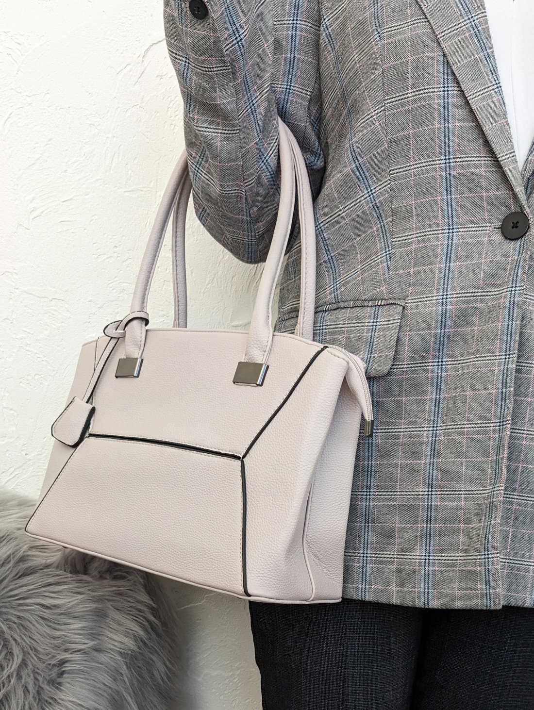 Стильна сумка Clean Style для щоденних та ділових образів INNOE 350012-2 Світло-сірий