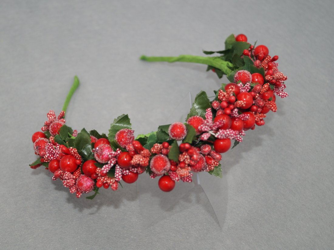 Обручі з квітами.