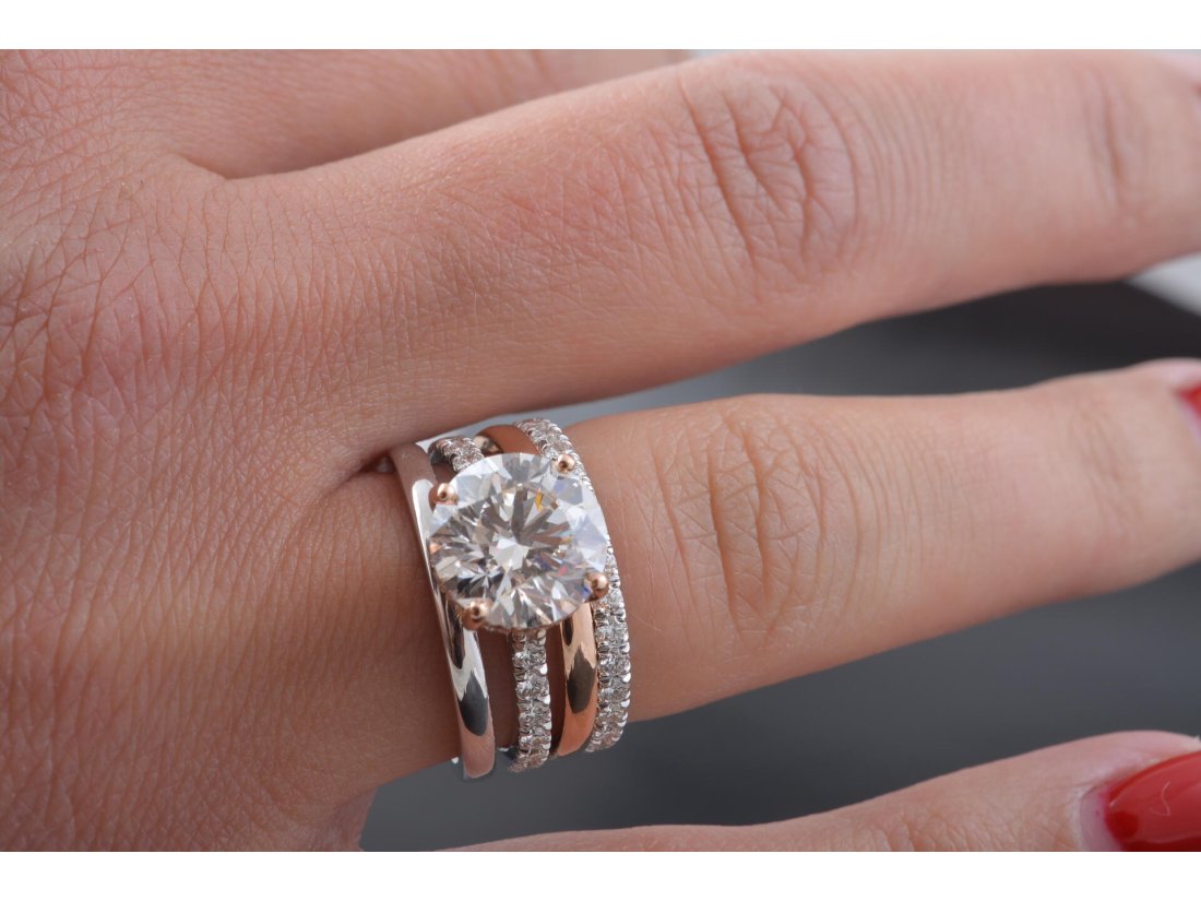 Каблучка із діамантами на заручини із чотирьох деталей - Купити