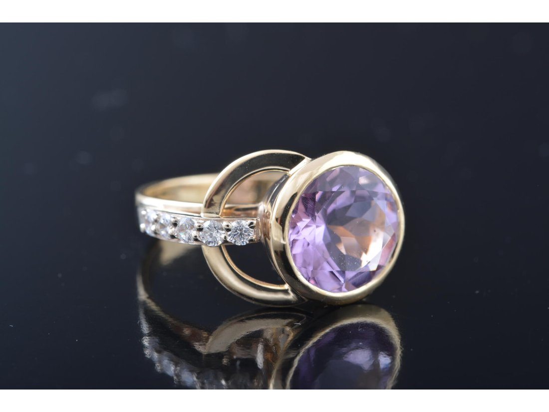 Каблучка, біле золото з аметистом