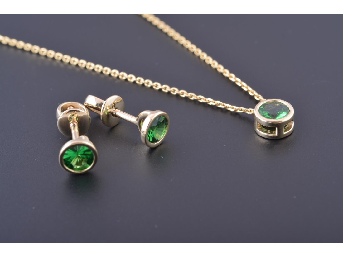 Сережки на закрутках із цаворитом - Купити