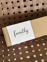 Фірмова коробка Family Story входить у кожне замовлення безкоштовно. Естетичне пакування, яке приємно отримувати та дарувати