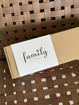 Фірмова коробка Family Story входить у кожне замовлення безкоштовно. Естетичне пакування, яке приємно отримувати та дарувати - Купити