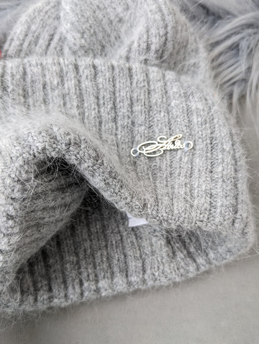 Стильна жіноча шапка рельєфної в'язки INNOE 950868-1 Сірий