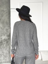 В’язаний костюм з дизайнерськими деталями INNOE 210370-1 Сірий