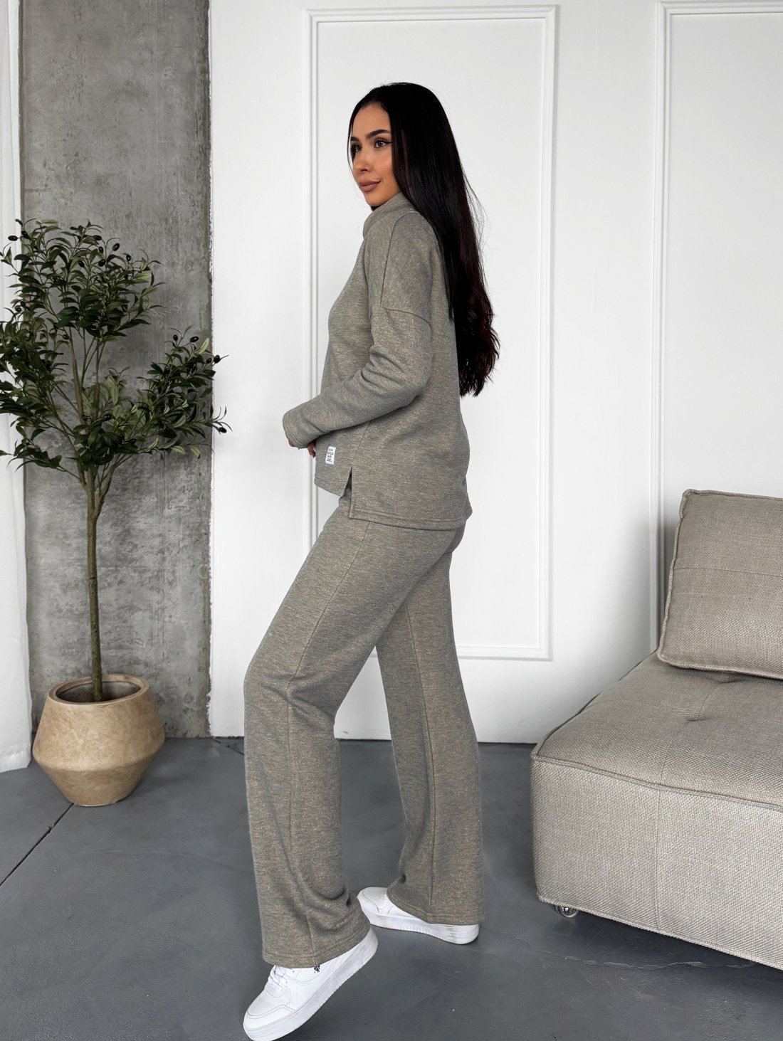 Жіночий костюм тринитка “Urban Shine” – комфорт і сяяння в одному образі INNOE 210366-4 Світло-сірий