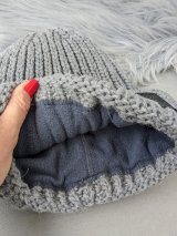 Стильна в’язана шапка з фактурною в’язкою INNOE 950234-1 Сірий