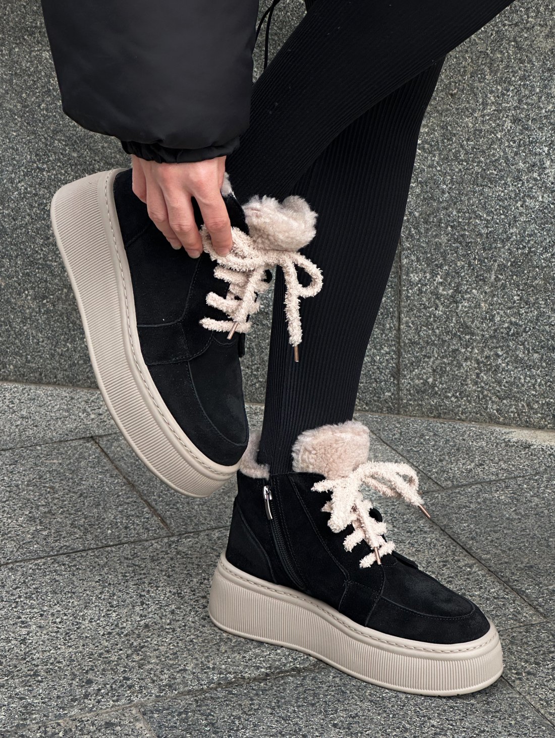 Зимові черевики з натуральної замші з м’яким хутром усередині INNOE 777562-3 Чорний