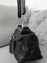 Стильна чорна сумка з м’якої екошкіри з китицею через плече INNOE 350010-4 Чорний