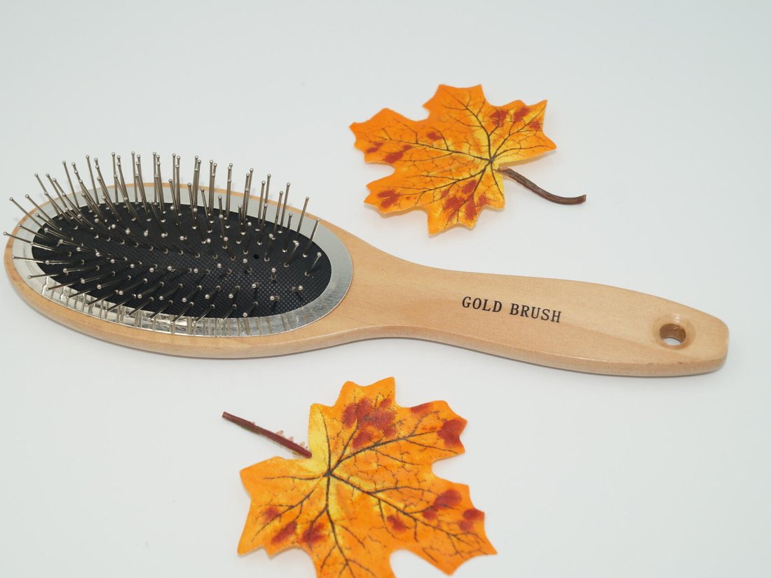 Дерев'яна масажна щітка.