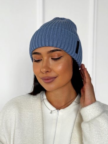 Стильна і тепла жіноча шапка блакитного кольору INNOE 950825-1 Джинс - Купити