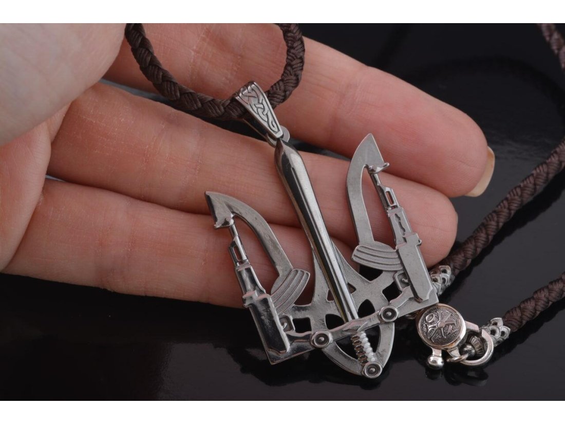 Підвіс на шовковому ланцюгу "Герб України" - Фото3 Підвіс на шовковому ланцюгу "Герб України" - Купити