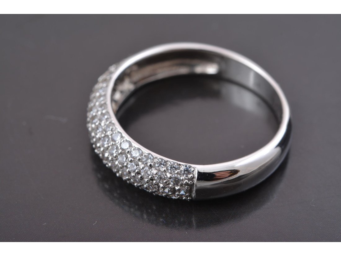 Жіноча каблучка "Доріжка у розсипу"