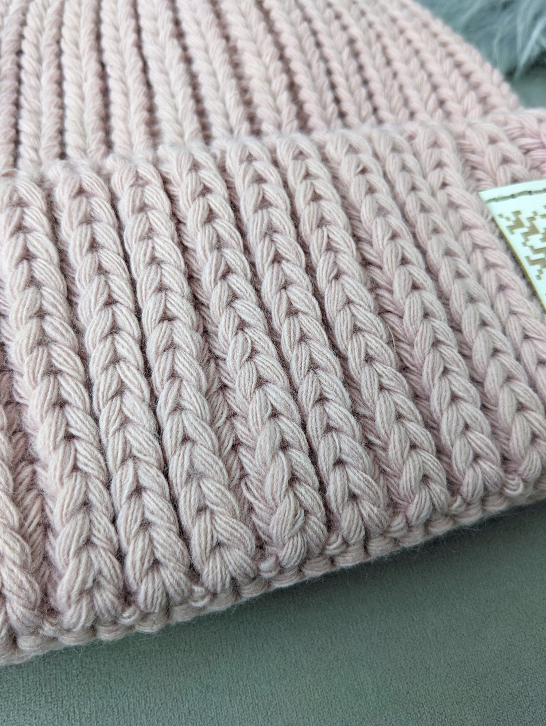 Жіноча шапка на флісі з трендовим дизайном INNOE 950234-1 Світло-пудровий