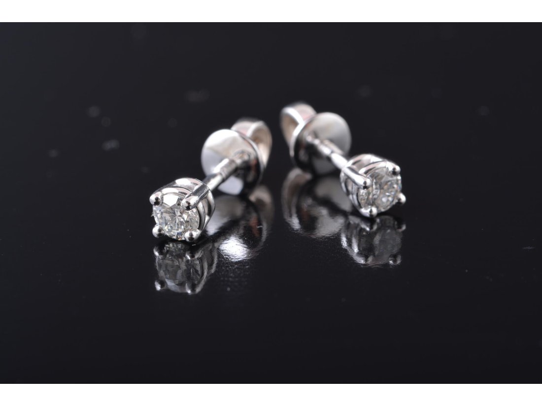 Сережки із діамантами на закрутках