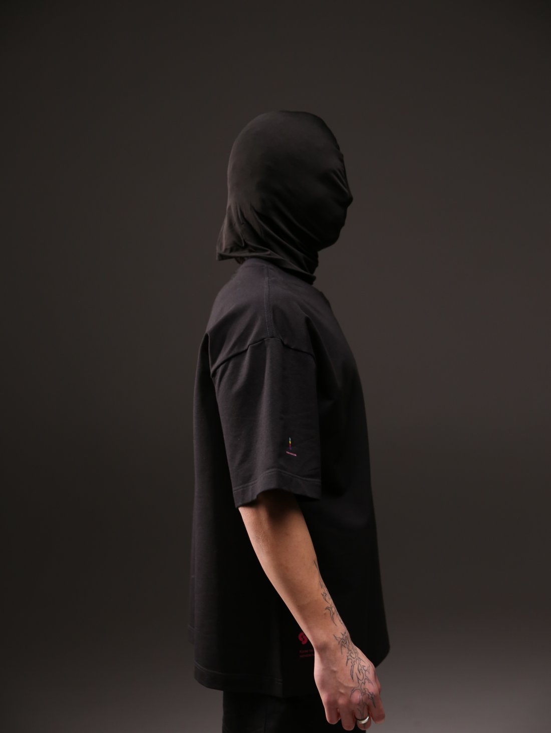 Футболка стану багатства з принтом Магніт для грошей, черного кольору копия