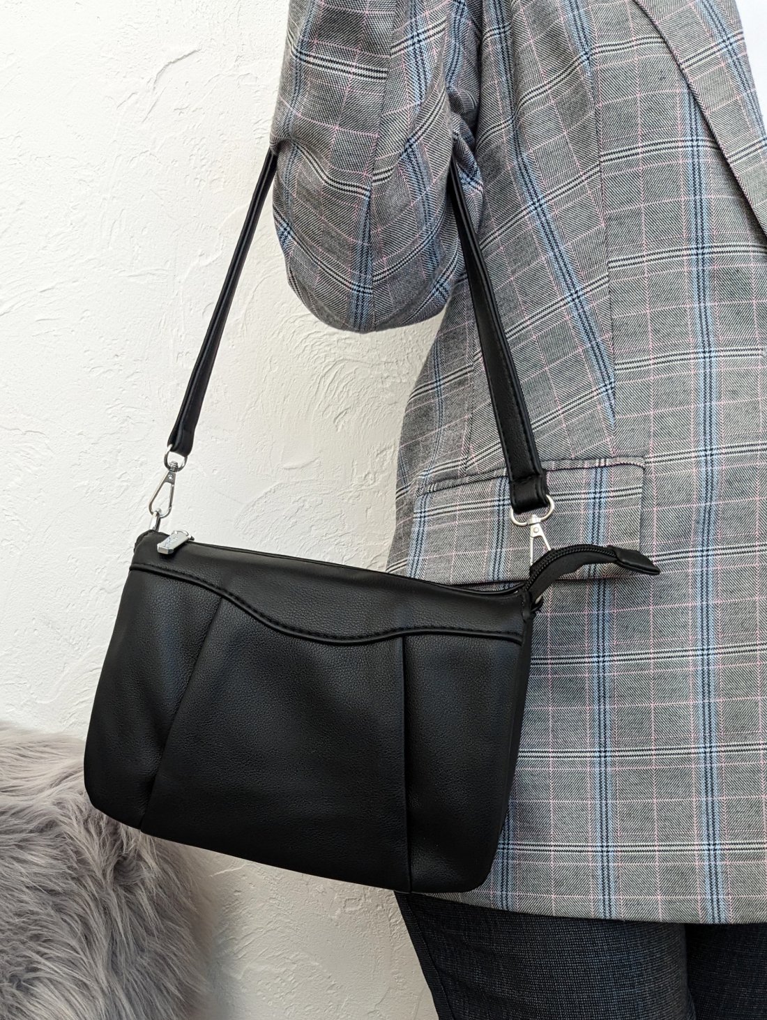 Стильна жіноча сумка з екошкіри лаконічного дизайну INNOE 350011-1 Чорний - Innoe