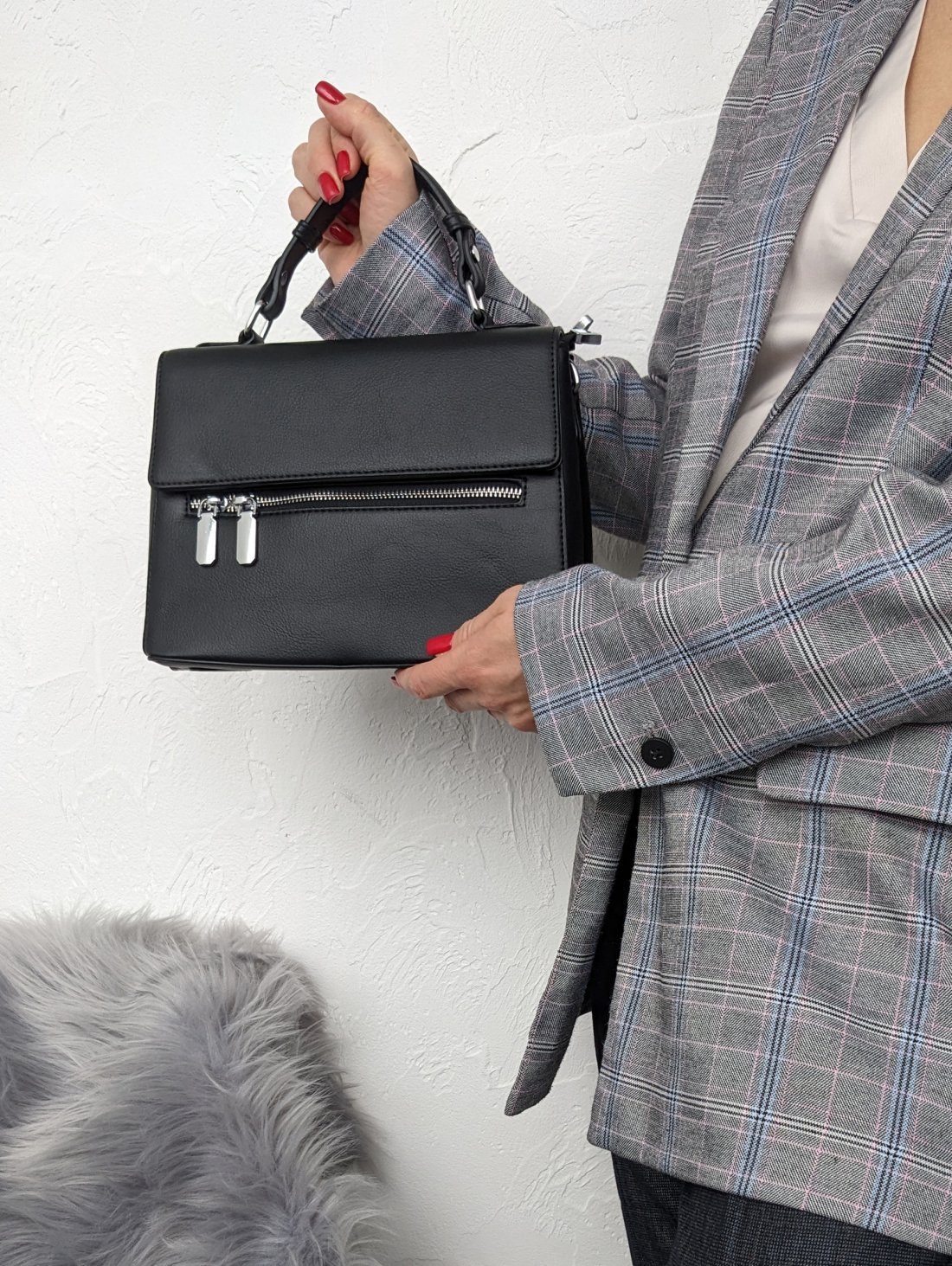 Елегантна чорна сумка з екошкіри з функціональним дизайном INNOE 350010-2 Чорний