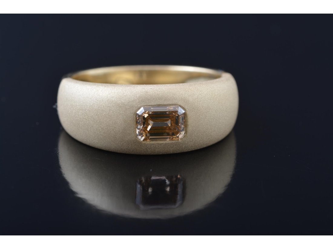 Каблучка із жовтим діамантом