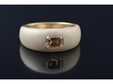 Каблучка із жовтим діамантом - Купити