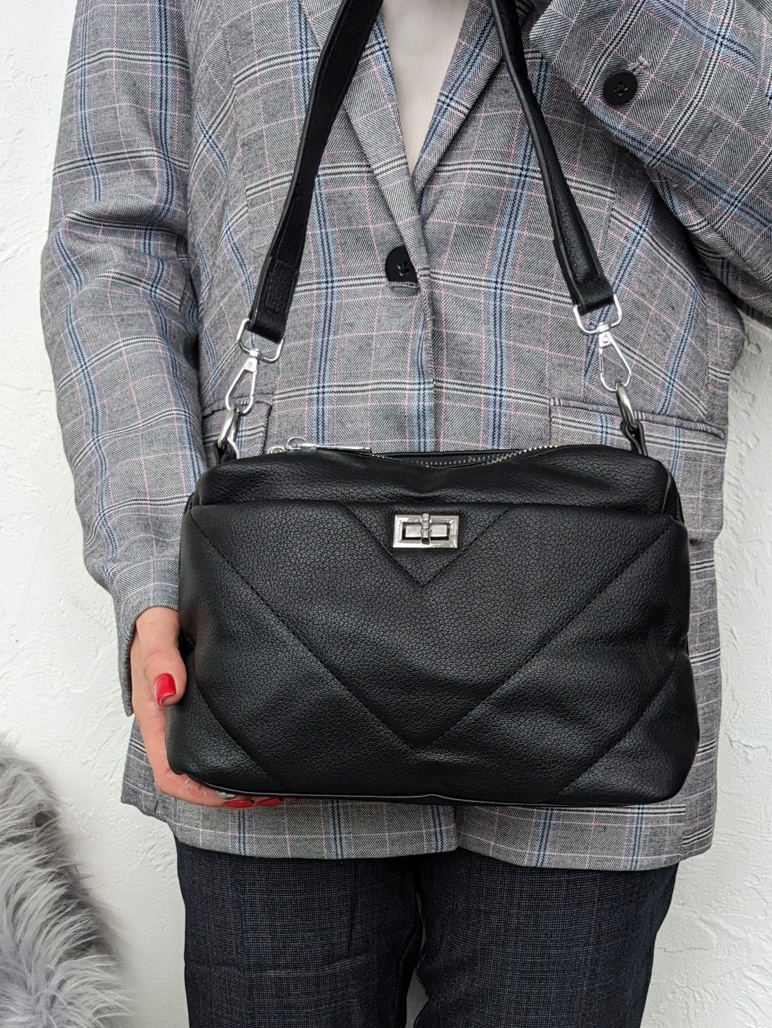 Практична та елеганта чорна жіноча сумка зі штучної шкіри INNOE 350010-3 Чорний