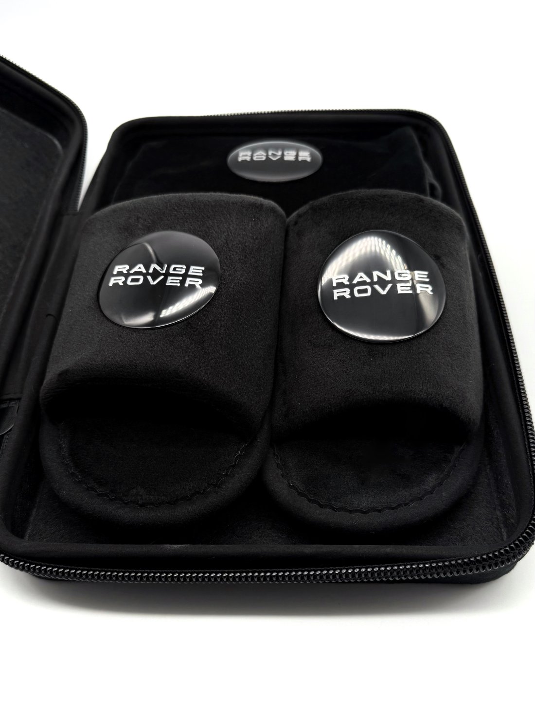 Подарунковий бокс з відкритими капчиками та мішечком з оригінальним авто-значком Range Rover