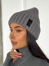 Стильна в’язана шапка з фактурною в’язкою INNOE 950234-1 Сірий