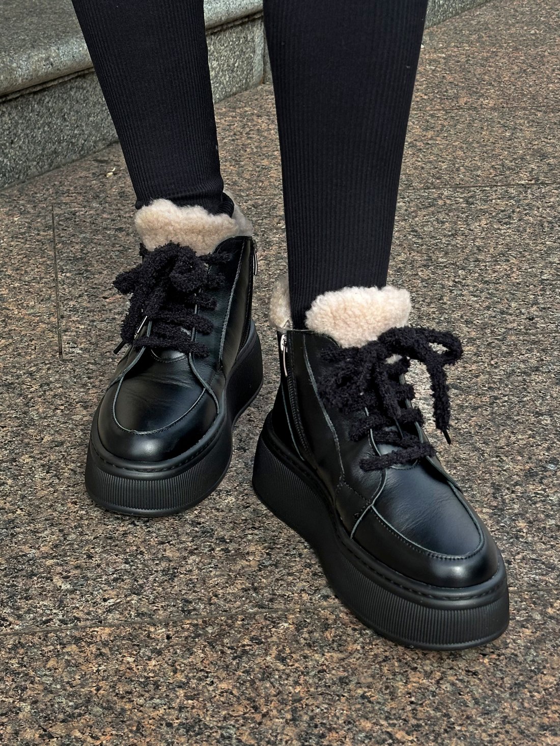 Комфортні зимові черевики на платформі з натуральної шкіри INNOE 777562-2 Чорний - Купити