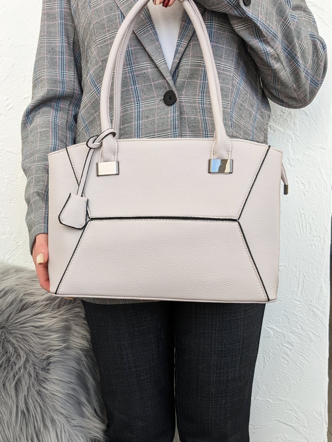 Стильна сумка Clean Style для щоденних та ділових образів INNOE 350012-2 Світло-сірий