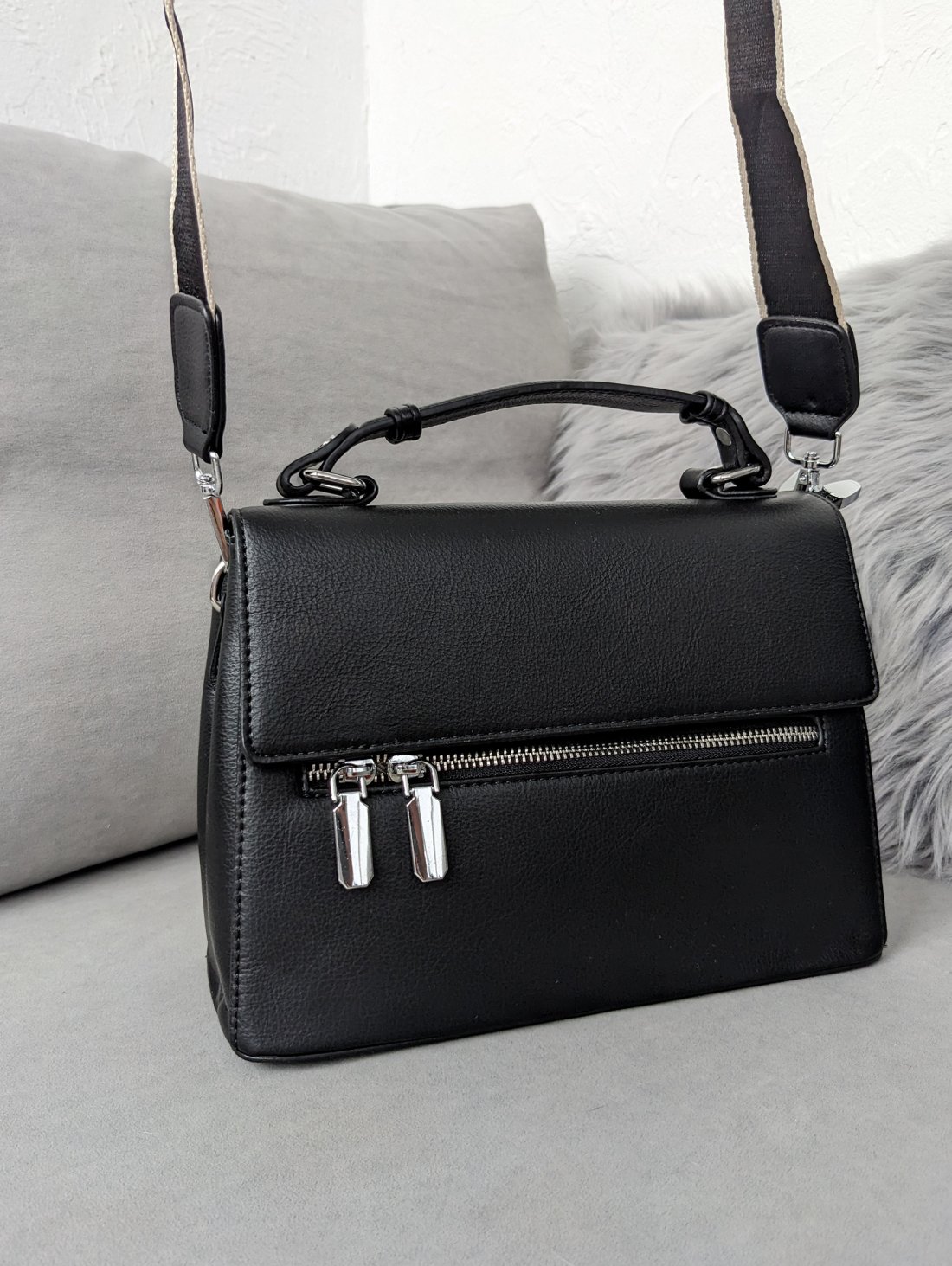 Елегантна чорна сумка з екошкіри з функціональним дизайном INNOE 350010-2 Чорний - Купити