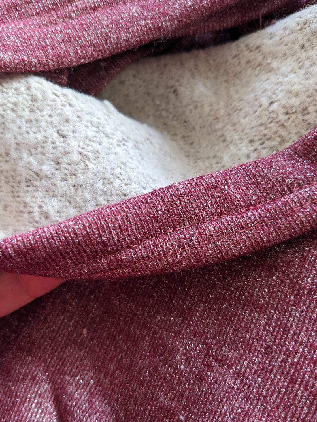 Плаття-худі міді з турецької тринитки з люрексом і начосом INNOE 270587-1 Бордовий