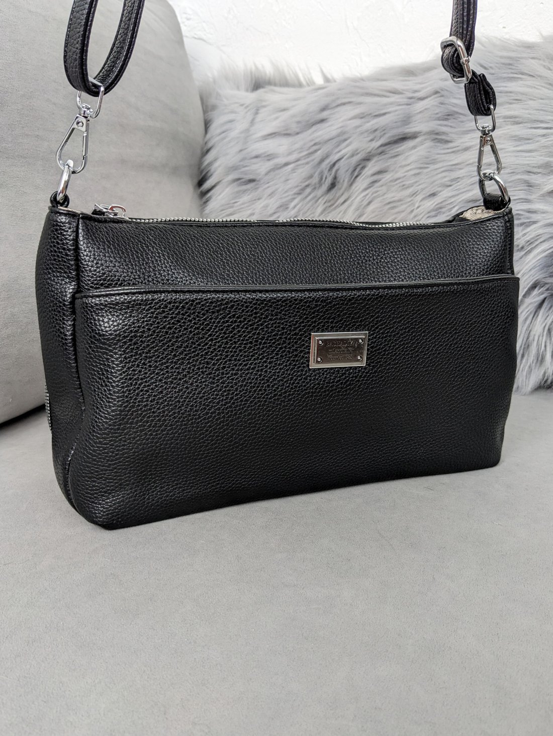 Універсальна чорна сумка з великою зовнішньою кишенею INNOE 350010-1 Чорний