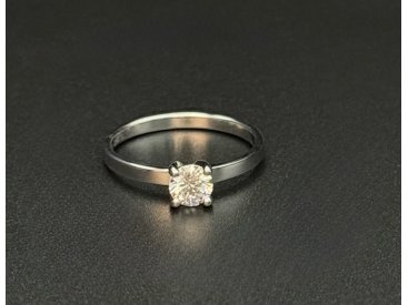 Каблучка Заручини з діамантом, біле золото - Фото Каблучка Заручини з діамантом, біле золото - Купити