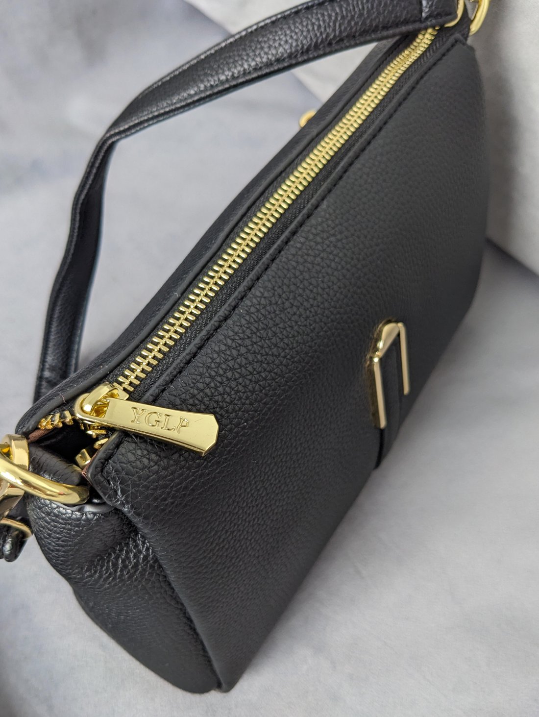 Практична та стильна жіноча сумка з якісної екошкіри INNOE 350015-1 Чорний