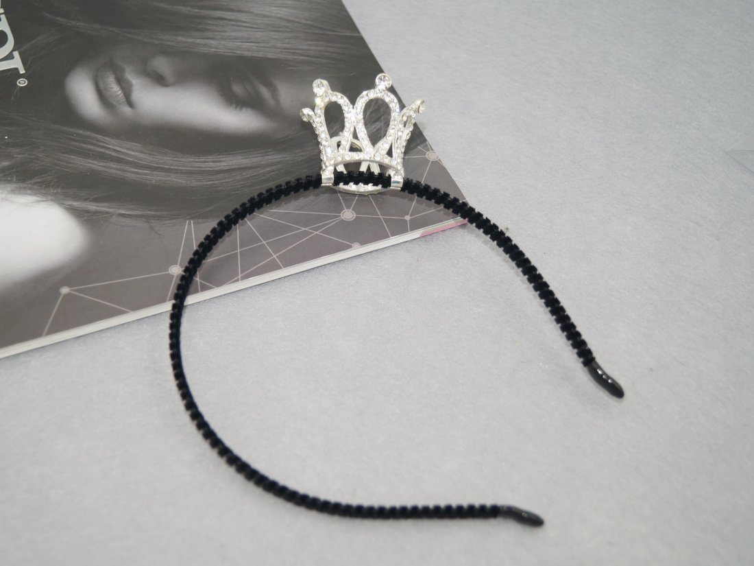 Обруч з короною.