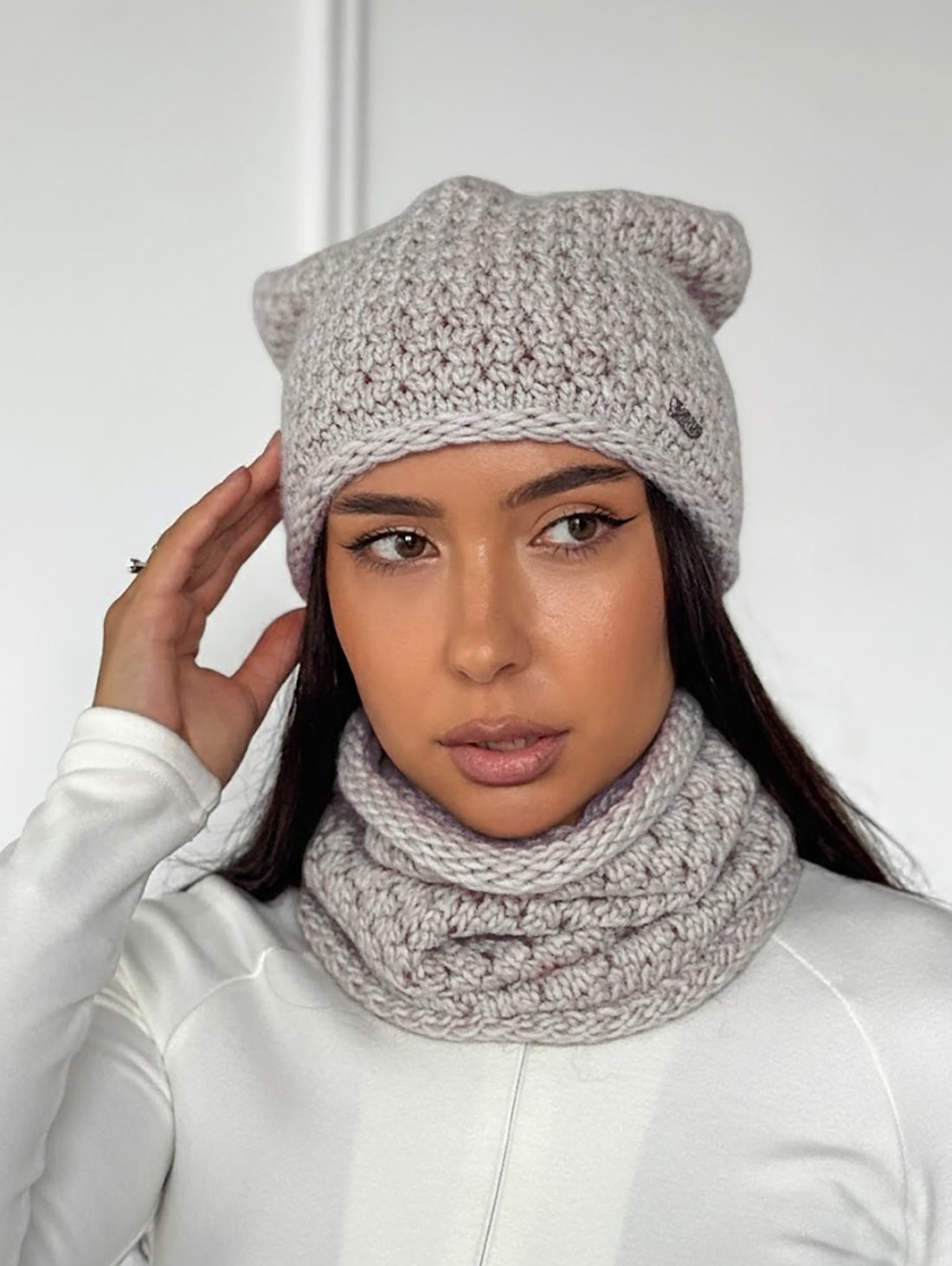 Стильний і практичний жіночий комплект — шапка та бафф INNOE 950065-1 Світло-бежевий