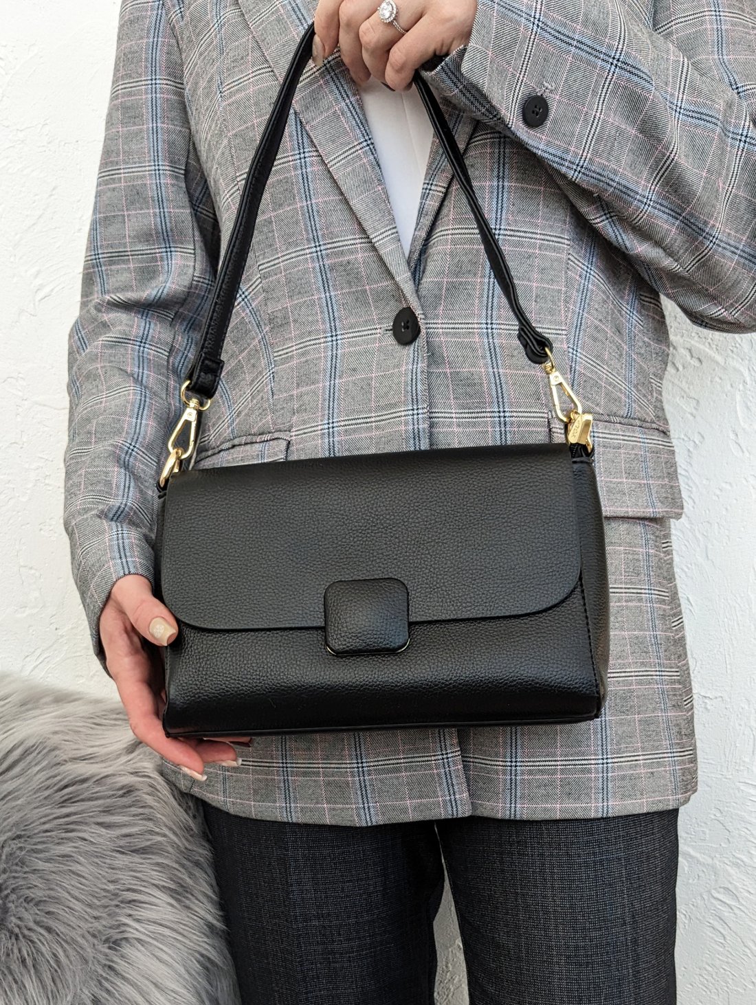 Жіноча сумка з екошкіри з функціональним наповненням INNOE 350013-1 Чорний