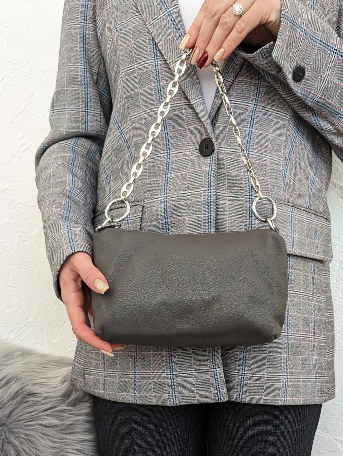 Стильна сумка з мінімалістичним дизайном і внутрішнім органайзером INNOE 350012-1 Тауп