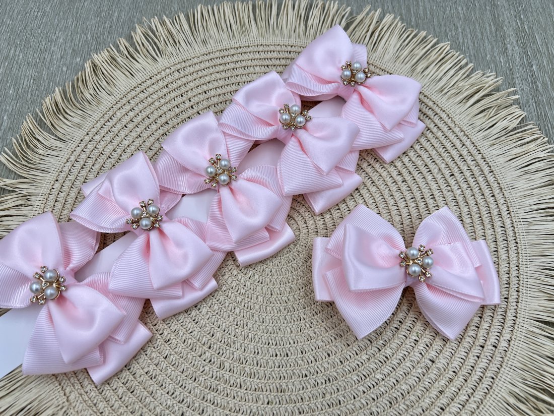 Бантики на затиску рожевий.