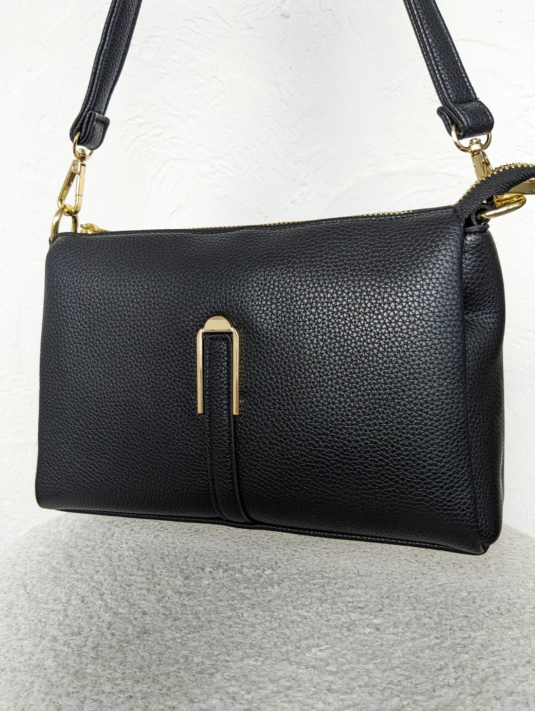 Практична та стильна жіноча сумка з якісної екошкіри INNOE 350015-1 Чорний - Купити