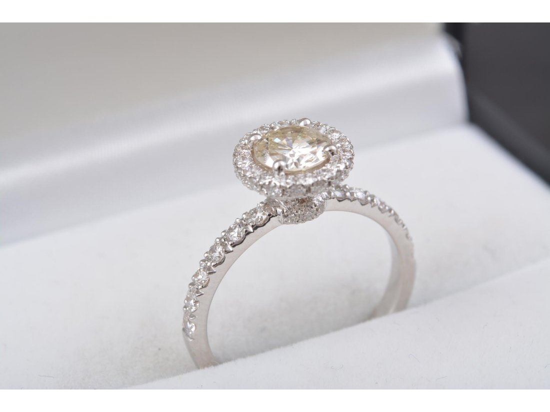 Каблучка жіноча з діамантами