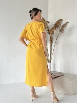 Яскрава сукня вільного крою з розрізами 270573-1