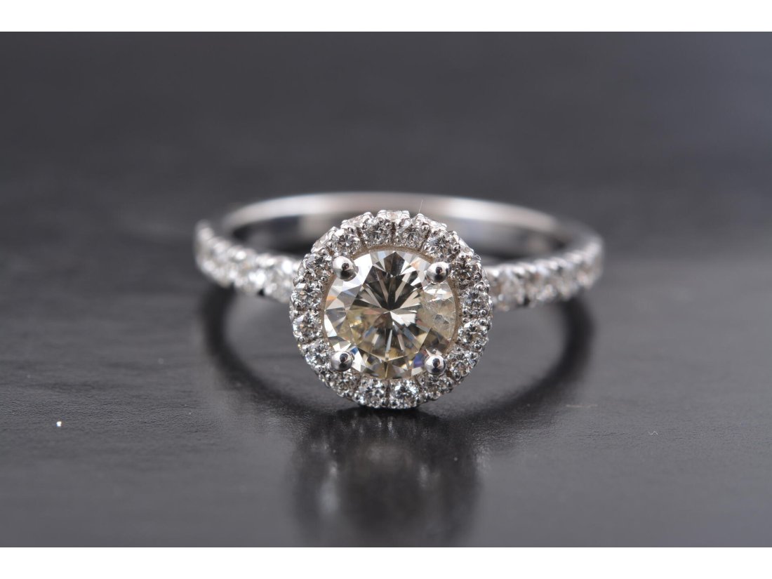 Каблучка жіноча з діамантами