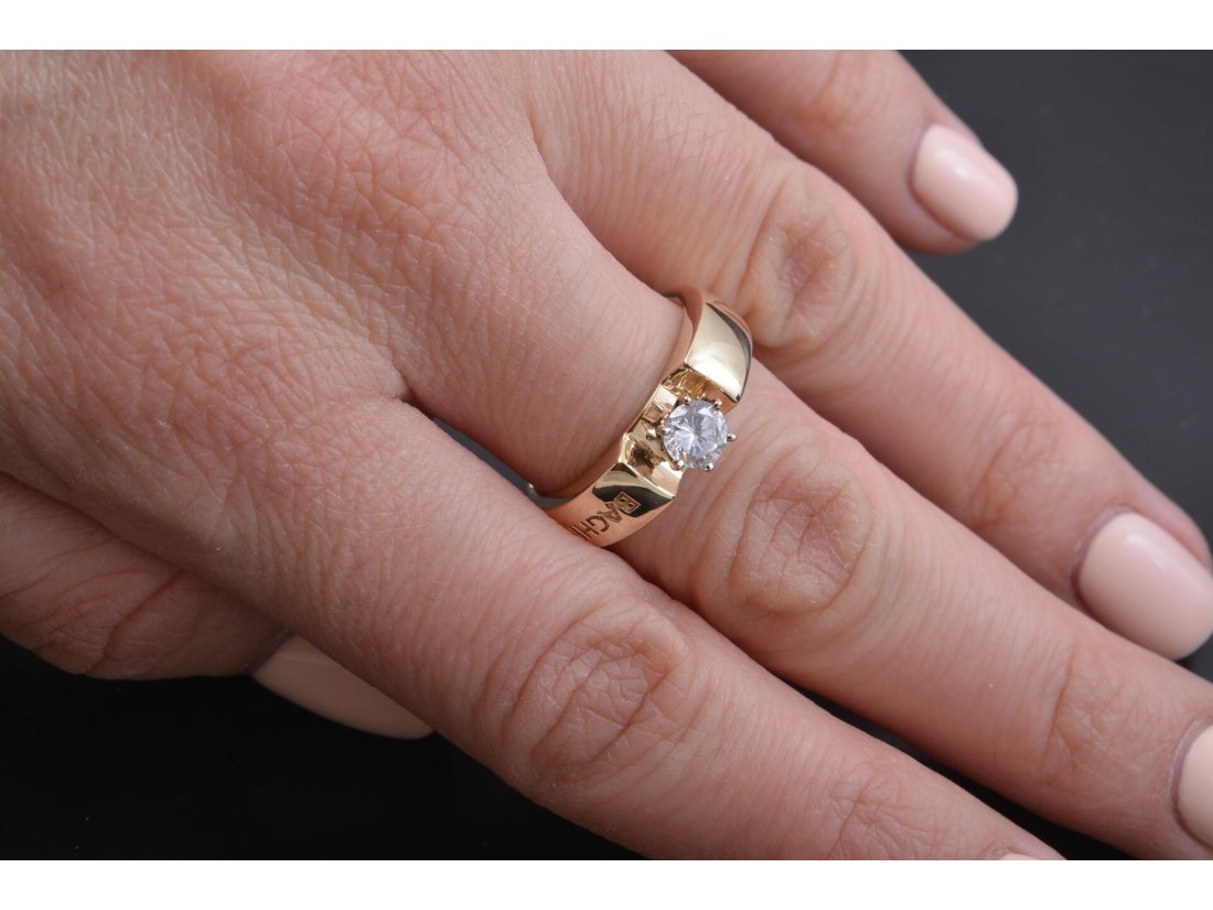 Жіноча каблучка