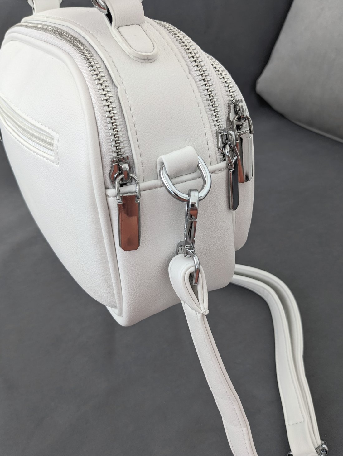 Жіноча компактна сумка з ручкою та кількома відділеннями INNOE 350016-1 Білий - Купити