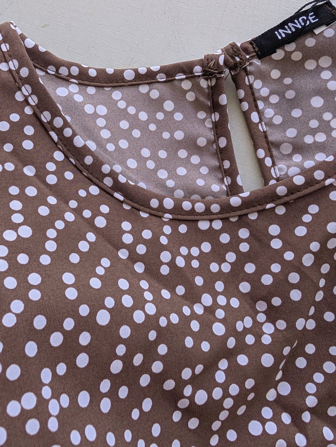 Стильна блуза-футболка зі софту у дрібний горох INNOE 55008-26 Бежевий