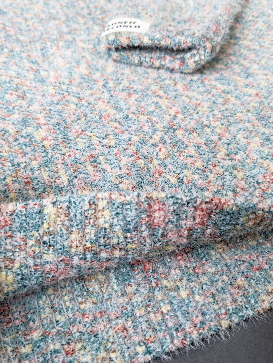 Базовий жіночий светр з м’якої ангори 300065-2 Синій - Купити