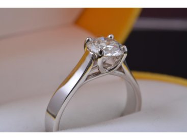 Каблучка жіноча із діамантом - Фото Каблучка жіноча із діамантом - Купити