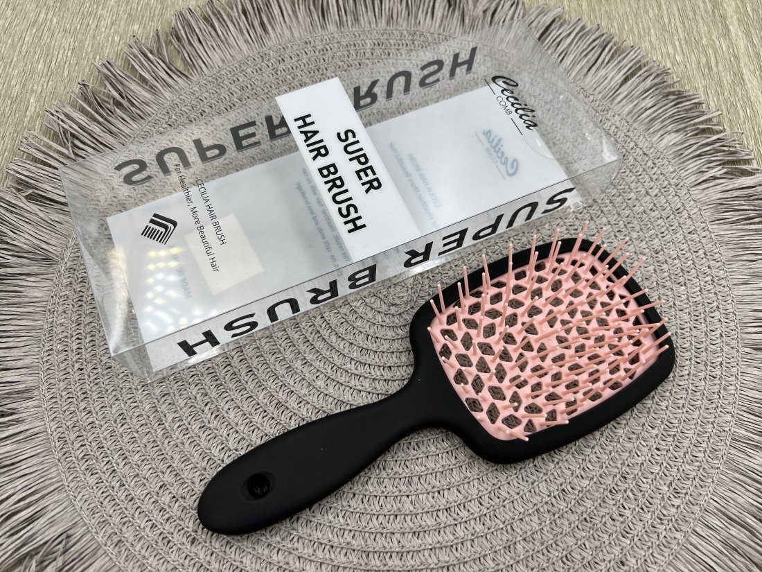 Гребінець для волосся в коробочці. Матова чорна